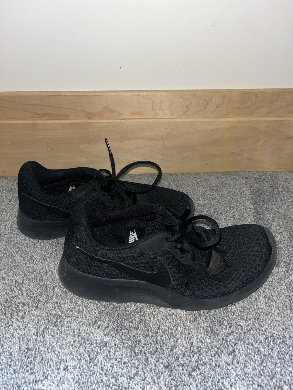 Nike Black Mesh Lace-Up Sneakers - women’s